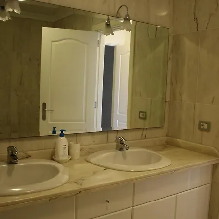 2 Bed Apartment With Fantastic Views Appartamento