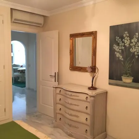 2 Bed Apartment With Fantastic Views *
